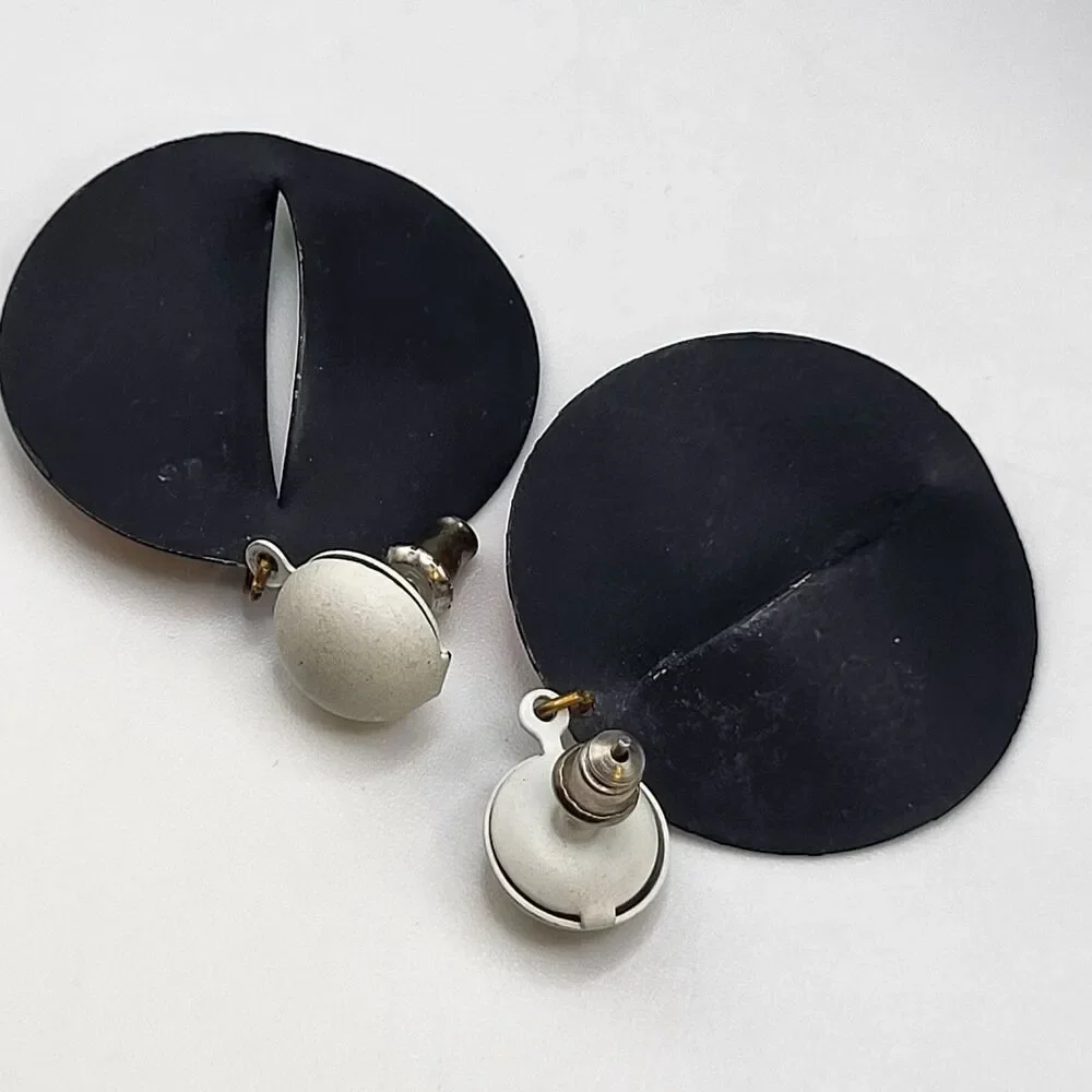 Vintage 70s Enamel Round Dangle Earrings 2in